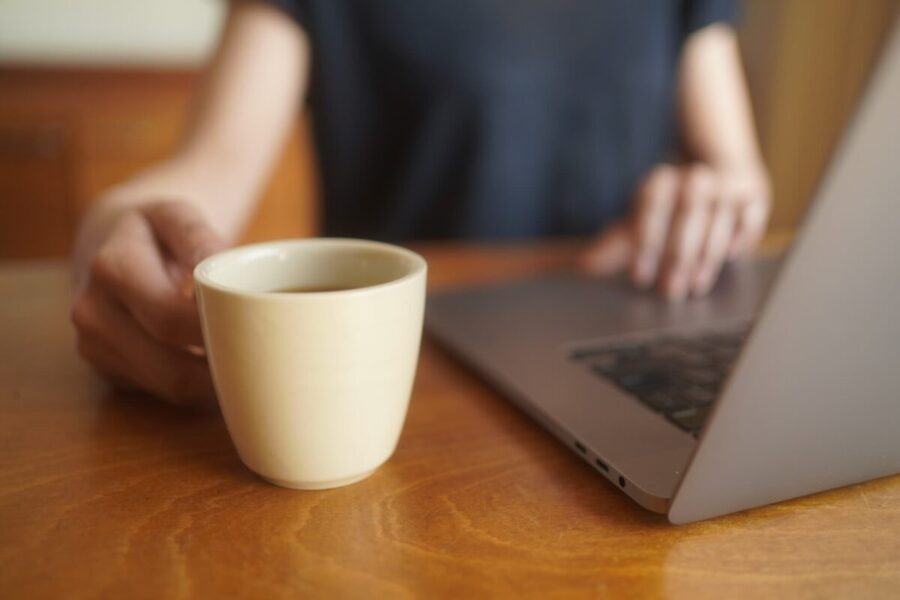 PC作業中に飲んでいるコーヒー